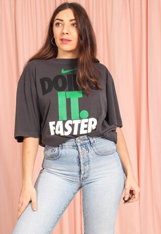 VINTAGE 90S NIKE GRAPHIC T-SHIRT IN GREY