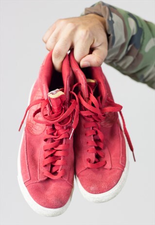 VINTAGE NIKE RED HIGH-TOP TRAINERS