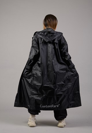 LONGLINE WATERPROOF JACKET IN BLACK