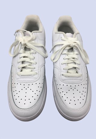 MENS NIKE WHITE LEATHER GRAIN PERFORATED LOW TOP TRAINERS