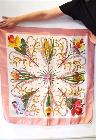 VINTAGE GUCCI BOTANICAL FLORAL LUXURY SILK SCARF