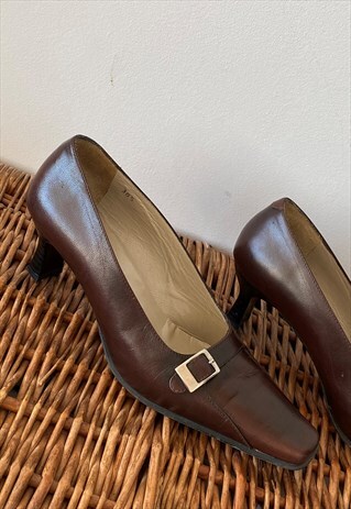 VINTAGE 90S BUCKLE MINIMALIST HEELED SHOES PUMPS BROWN