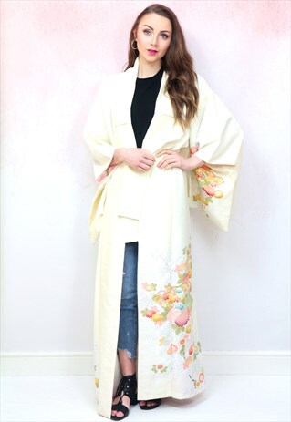 VINTAGE TRADITIONAL JAPANESE CREAM FLORAL KIMONO JACKET