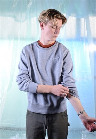VINTAGE NIKE GREY SWEATSHIRT