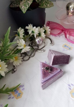 Triangle velvet ring box in orchid haze
