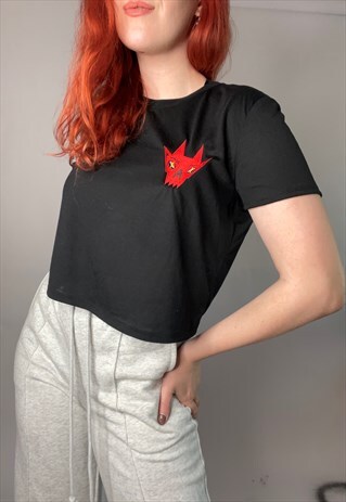 HARAJUKU RED DEMON EMBROIDERY CROP TOP IN BLACK