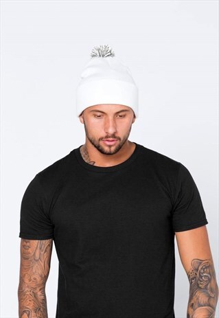 ESSENTIAL BOBBLE POM POM BEANIE HAT - WHITE