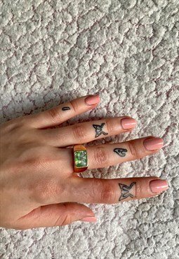 Vintage gold green stone ring