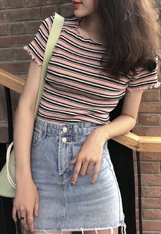 TAPE STRIPED PRINT RIBBED TEE