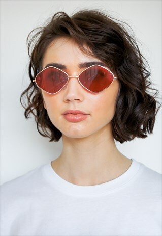RED DIAMOND SHAPE SUNGLASSES