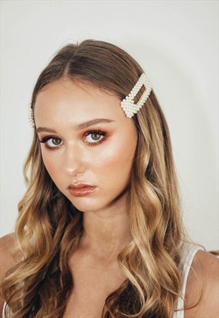 OVERSIZED PEARL HAIR CLIP