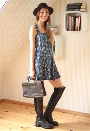 BLUE SHORT WHITE FLORAL DRESS