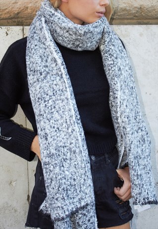 BOUCLE' SCARF - BLACK AND CREAM