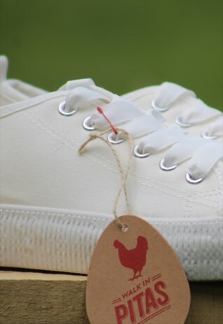 CLASSIC WHITE LOW-NECK CANVAS SNEAKERS