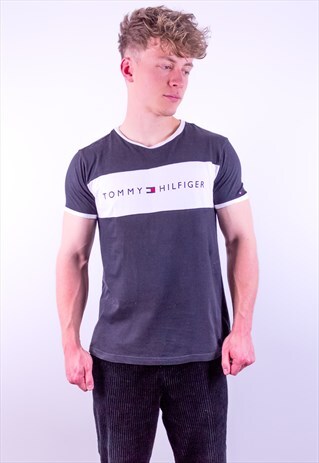 VINTAGE TOMMY HILFIGER SPELL OUT T-SHIRT IN BLACK & WHITE
