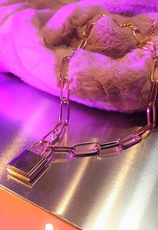 PADLOCK NECKLACE IN GOLD
