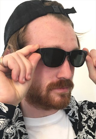 VINTAGE 90S TOTALLY ON TREND SLIM BLACK WAYFARER