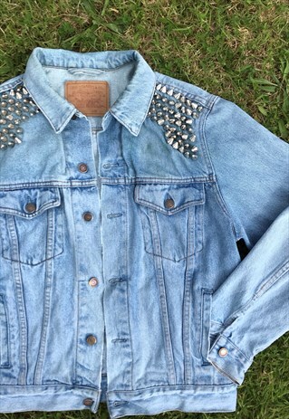 VINTAGE LEVI STUDDED STONEWASH DENIM JACKET