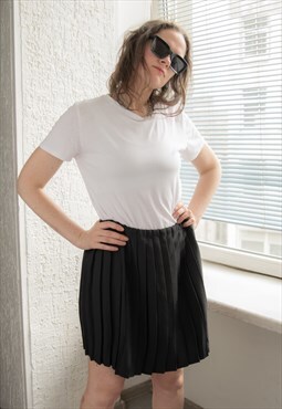 Vintage 80's Black Pleated Mini Skirt