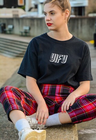 OVERSIZED T-SHIRT IN BLACK WITH SHADOW LOGO.