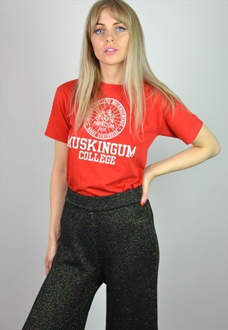 VINTAGE 90S RED & WHITE COLLEGE SLOGAN PRINTED T SHIRT