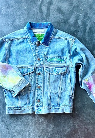 REWORKED VINTAGE DENIM JACKET WITH TIE DYE ARM PATCHES 