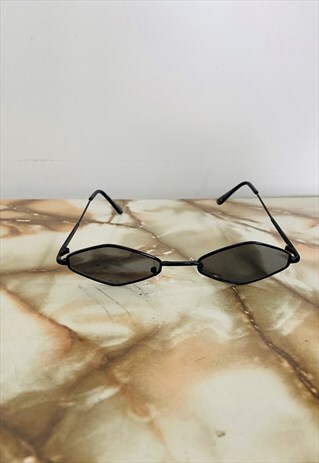 BLACK SUNNIES