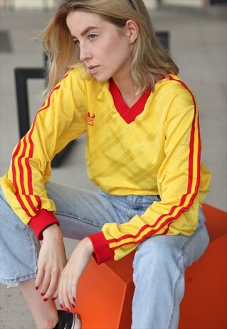 VINTAGE ADIDAS ORIGINALS SPELLOUT JUMPER YELLOW RED