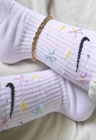 WHITE CREW NIKE SOCKS WITH PASTEL FLOWER HAND EMBROIDERY