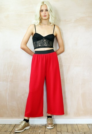 LIPSTICK RED TEXTURED CROP PANTS