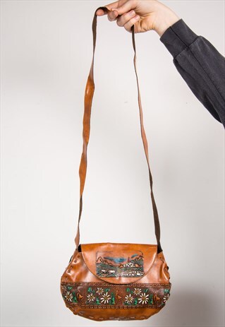 70'S VTG PAINTED TOOLED SCENE LEATHER FESTIVAL SHOULDER BAG
