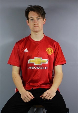 VINTAGE ADIDAS MANCHESTER UNITED FOOTBALL SHIRT IN RED WITH