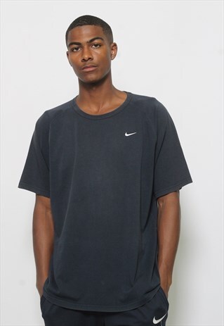 VINTAGE NIKE T-SHIRT