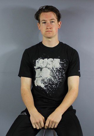VINTAGE NIKE T-SHIRT IN BLACK WITH PRINTED LOGO. SIZE S. JUS