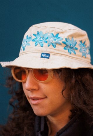 VINTAGE STUSSY FLORAL BUCKET HAT IN CREAM