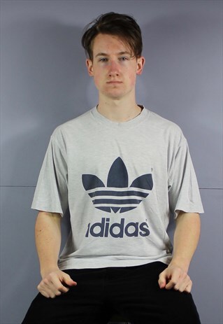 VINTAGE ADIDAS T-SHIRT IN GREY WITH PRINTED LOGO. SIZE SMALL