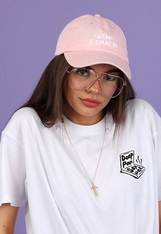 CAP IN PASTEL PINK WITH EMBROIDERED GAME LOVER