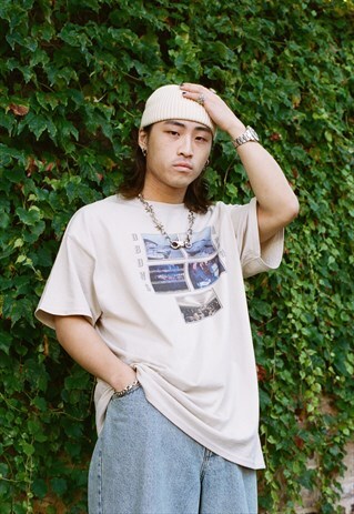 SHORT SLEEVED T-SHIRT IN SAND WITH FESTIVAL PHOTO PRINT