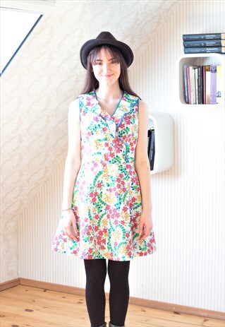 WHITE SLEEVELESS COTTON DRESS WITH COLOURFUL LITTLE FLOWERS