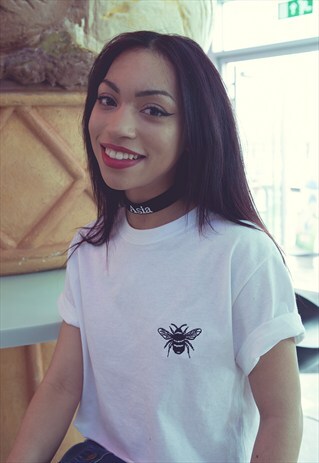 BABY BEE EMBROIDERED WHITE CROPPED T-SHIRT