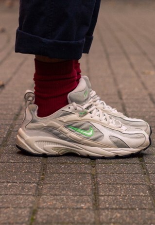 VINTAGE NIKE WIDTHS TRAINERS IN WHITE, GREEN AND SILVER
