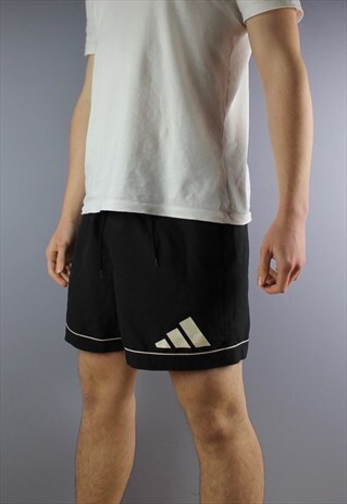 VINTAGE ADIDAS SHORTS IN BLACK WITH POCKETS, PRINTED LOGO AN