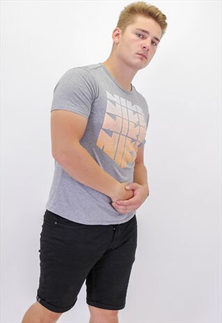 VINTAGE NIKE T-SHIRT IN GREY