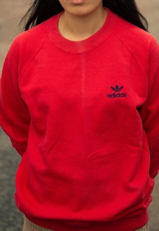 CLASSIC ADIDAS TREFOILS SWEATSHIRT IN CRIMSON RED COLOURWAY