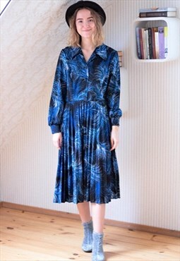 Blue long sleeve pleated patterned dress