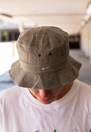 VINTAGE 00'S NIKE BUCKET HAT IN GREY AND WHITE CHECK