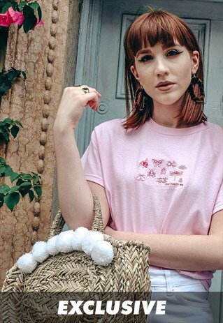 EXCLUSIVE UNISEX T-SHIRT IN PINK WITH BUG SLOGAN EMBROIDERY