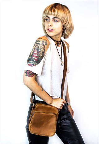 CROSS BODY MESSENGER BAG IN STRESSED BROWN HUNTER LEATHER