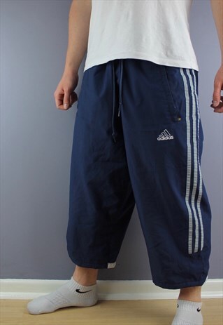 VINTAGE ADIDAS 3/4 LENGTH SHORTS IN NAVY WITH ZIP POCKETS AN