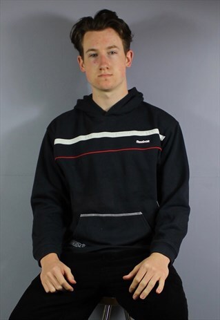 VINTAGE REEBOK HOODIE IN NAVY BLUE WITH RUBBER PATCH LOGO. S